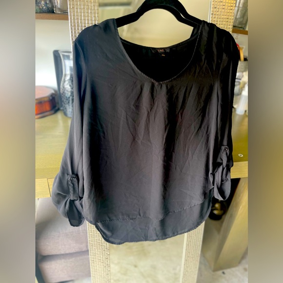 🌸 Versatile Black Blouse | Day-to-Night Staple | Size M - Picture 1 of 4